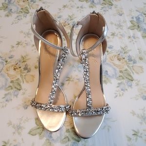 Selling  my one time used pumps